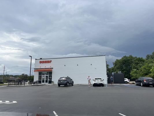 Dunkin' at the St. George, SC, Tesla Supercharger