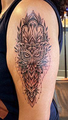 Hand of hamsa-owl tatto