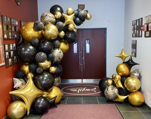 Balloon Masters of Buffalo uses foil balloons to make this stunning organic balloon entrance.