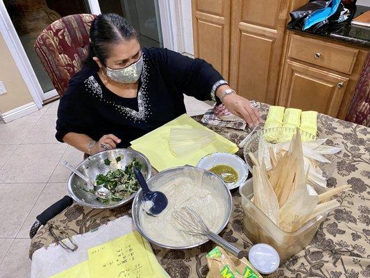 Cooking lesson with Mama Sandi!