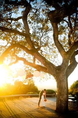 Jen captured the amazing sunset light perfectly in this super romantic shot!