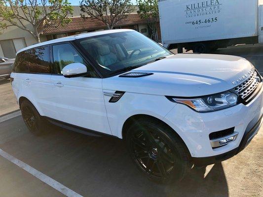 Range Rover with 22" Gloss Black Wheels