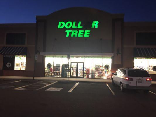 Doll'R Tree (picture of the store front)