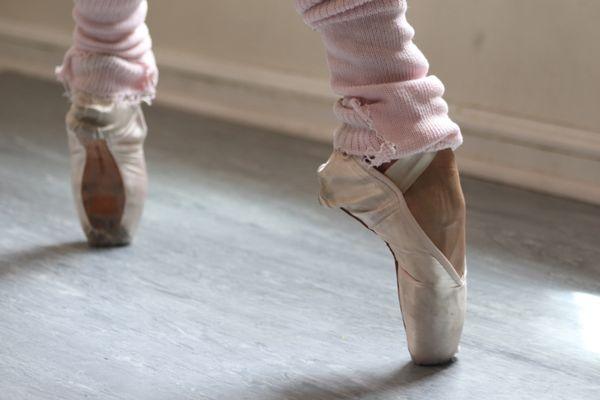 Pointe classes for youth and adults