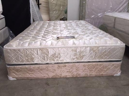 Very good condition Queen Simmons Beautyrest Mattress & Boxspring.  If you would like to view, please call 425 280 5038.