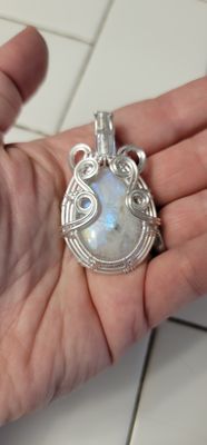 Wirer wrapped rainbow moonstone pendent