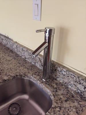 Bar sink faucet