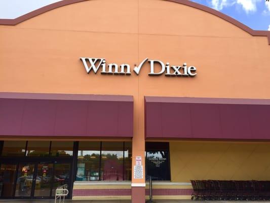 Winn-Dixie exterior. The doors you see in the front are the "Exit" doors, very odd. The "entrance doors" are on the right side.