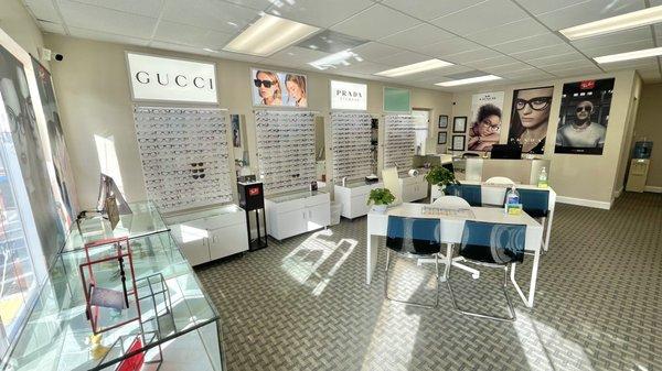 Several options and brands for you to choose from. Here you will find the perfect frame, lenses and sunglasses for your need.