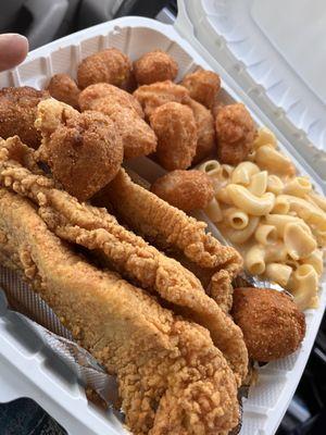 Catfish plate w/mac & corn nuggets