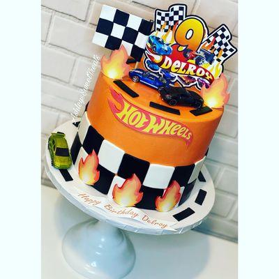 Hot wheels cake