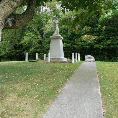 path to the statue of Chief Menominee