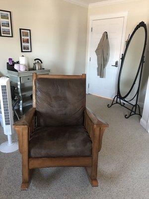 Comfy chair.  Where can I buy?