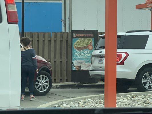 So slow, this lady got out of her car to smoke.