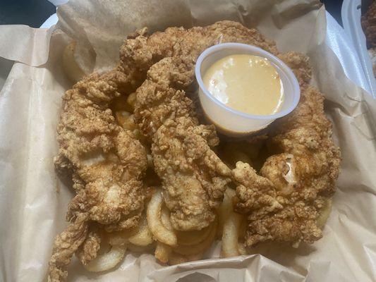 Cajun chicken tenders. Arrived hot, tender, and juicy. Didn't taste any "Cajun"