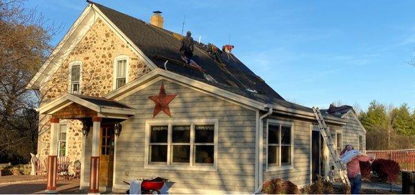 GAF Timberline HDZ asphalt shingle roofing system installed by Custom Installations in Cedarburg, WI.