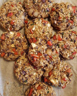 Black bean burgers with roasted red bell peppers