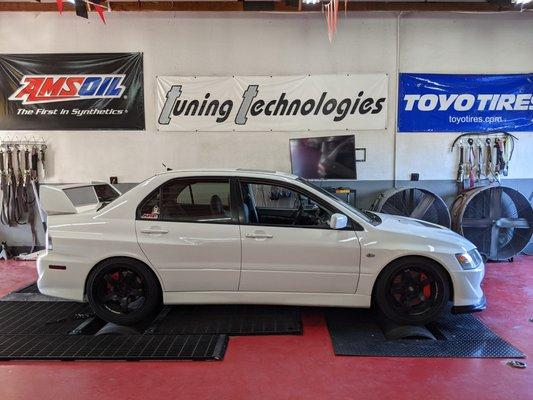 Super Clean EVO VIII on the dyno. What a clean car!