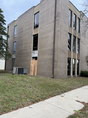 Front entrance 17924 Halsted Street Homewood location shared office suites