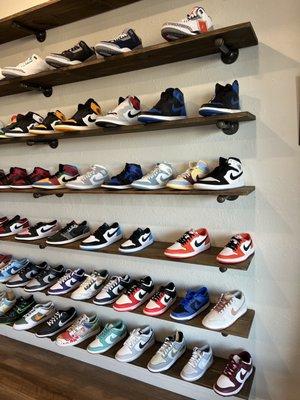 Sneaker wall