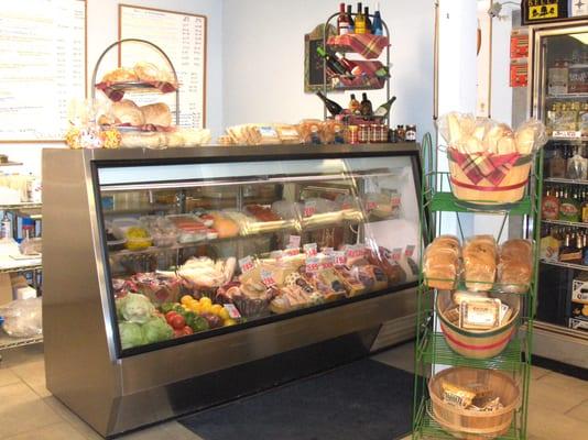 The Glenn Store's Full Belly Deli where you can get pizza, salads, sandwiches, and more.