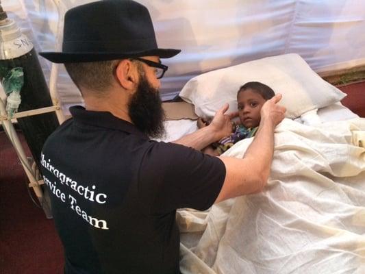 Dr. Kohler checking the atlas of a 4 year old boy at the Nirankari Samagam in Delhi:Nov 2014.  Over 5000 people were adjusted.