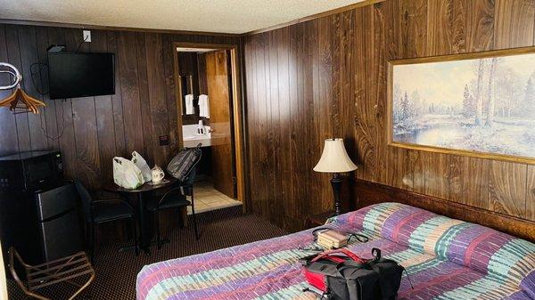 Inside of our room, felt like we were in Twin Peaks - clean and reasonably priced.