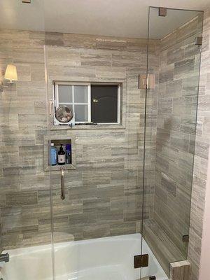 Frameless shower doors