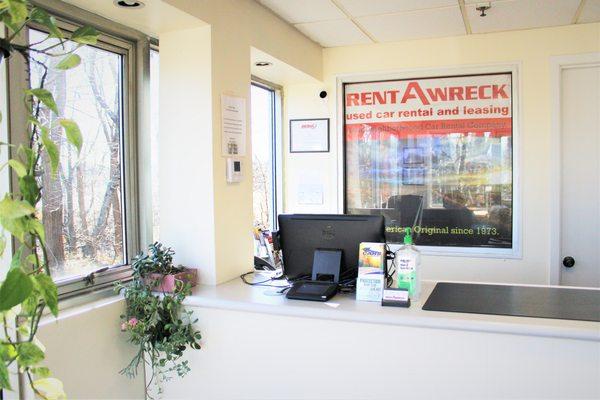 Welcome to our Newark office. We provide a clean and friendly environment for you to rent from.