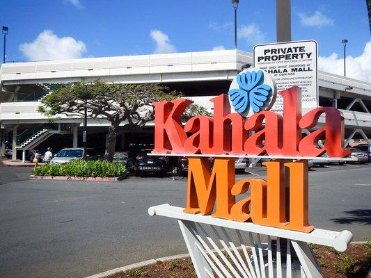 Visit Kahala Mall with LeaLea Trolley hop-on hop-off Trolle