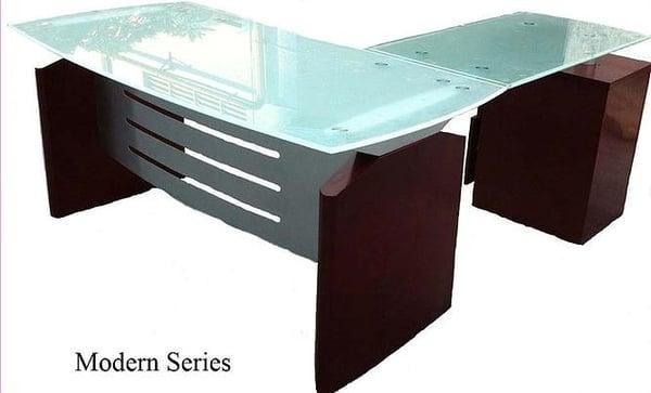 Glass 66 desk with return