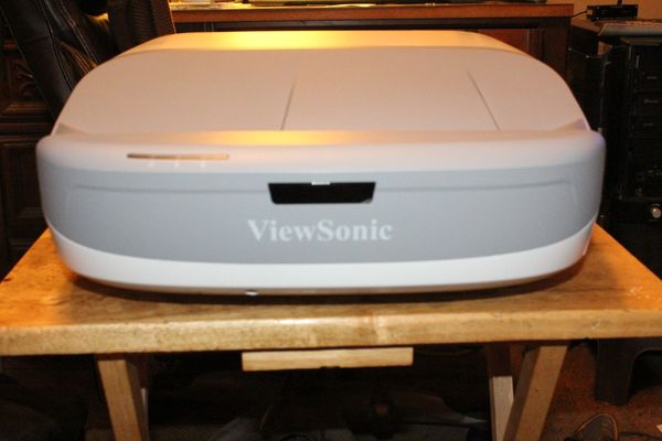 ViewSonic 150-inch 1080p HDMI/Component Video/RCA Projector (projects 150-inch images from 6-8 away from wall/screen!!!)