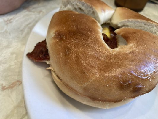 Bagel breakfast sandwich