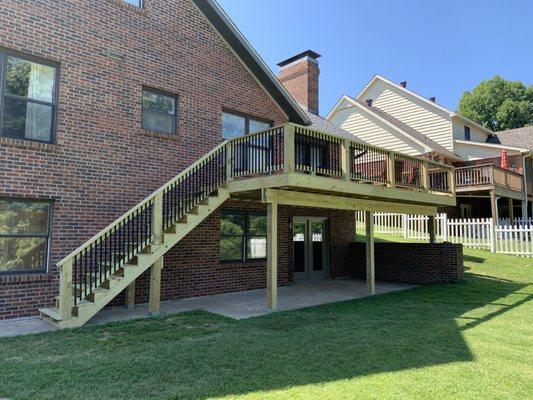 The New Deck project finished in Jefferson City. The 12×24 CCS Deck with traditional Black metal balusters. comoexteriors.com/deck