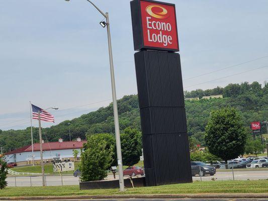 The front of the hotel facing Guntown Mountain