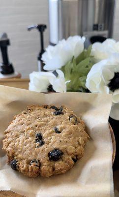 Vegan blueberry oatmeal cookie