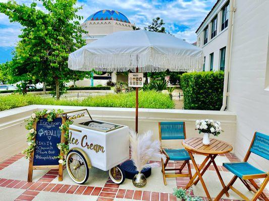 Paleta ICE Cream cart rental today! Call us for more information.