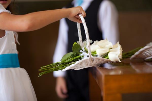 Flower girl basket to hand roses to guests sitting on the aisle (Photo by HenryChenPhotography.com)