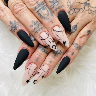 Black nails design