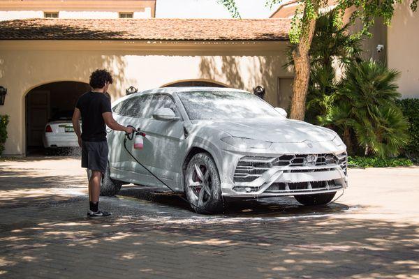 Lamborghini Urus Foam Down