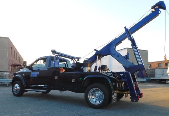 Call now for a 24 hour tow truck!