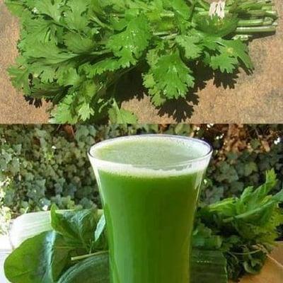 veggi smoothie: flaxseed, cucumber, spinach and parsley...