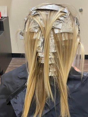 What doesn't kill me makes me BLONDER! #blondeme #blonde #Highlight #FoilHighlight  #roots #roottouchup #fullhighlight