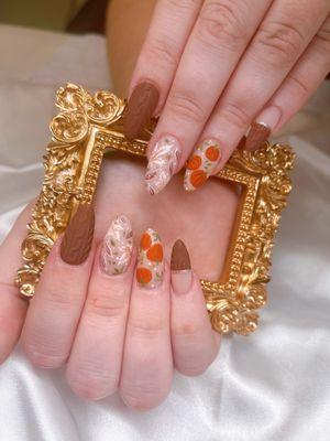 Nailing the pumpkin spice season with these gorgeous nails