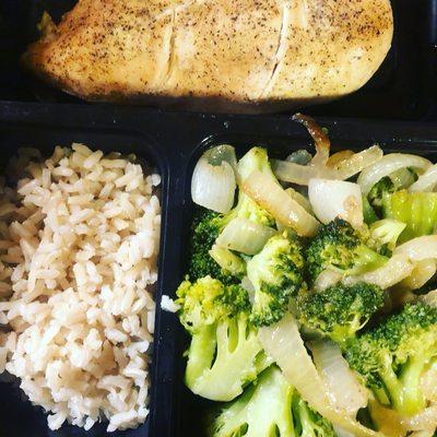 Grilled chicken with broccoli and brown rice .. meal prep