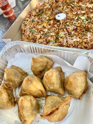 Vegetable Samosa & Butter Chicken (Family 16")