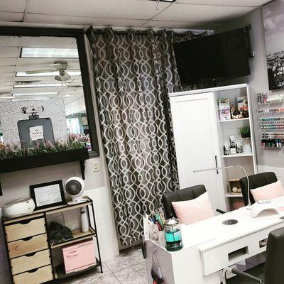 Picture of the nail salon at Envy Salon.