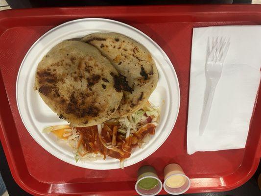 2 Pollo con Queso Pupusas