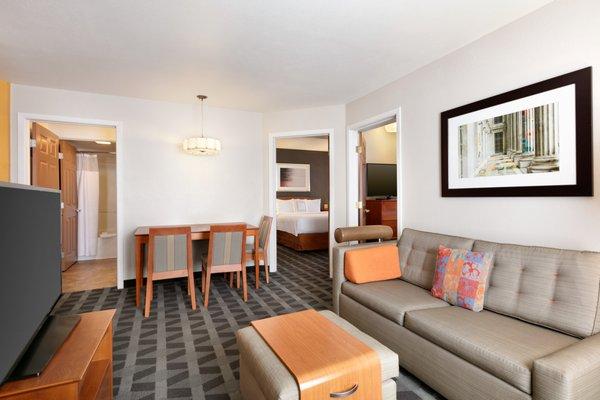 Enjoy extra space in one of our two-bedroom suites, which feature separate kitchens, sleeping rooms and living rooms.