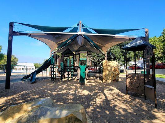 Jungle Gym Play Area (07/04/21). @JoaquinMillerPark #Burbank #Park #PetFriendly #FamilyFun #OptOutside